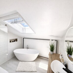 Shower, bidet, towels