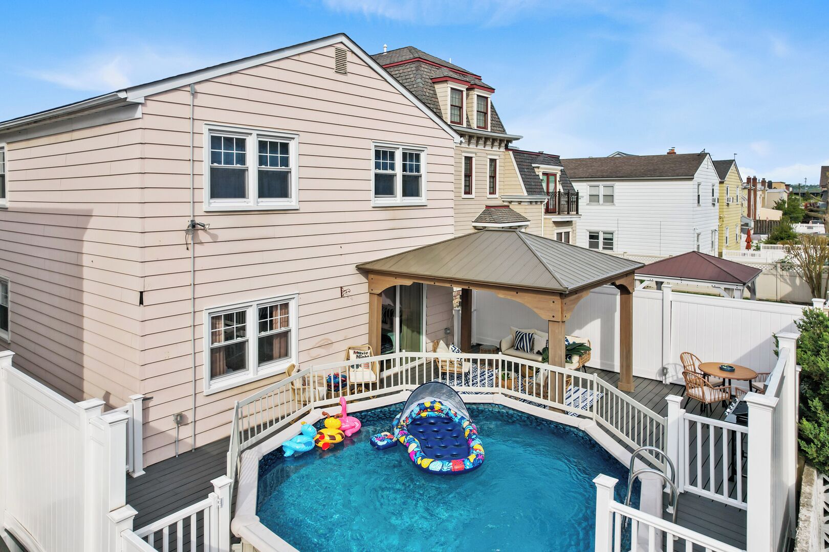 20% Off 6br Home Pool, parking, Chef’s Kitchen