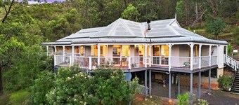 St Albans Homestead - a cozy farmhouse in the heart of St Albans Village