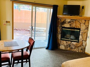Dining - Snow Bear Lodge (Big Bear Lake)