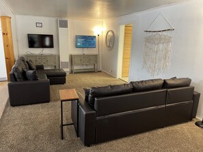 Luxury House | Living area | 40-inch Smart TV with digital channels, streaming services - Snow Bear Lodge (Big Bear Lake)