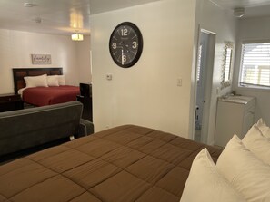 Family Suite, Multiple Beds | Hypo-allergenic bedding, free WiFi - Snow Bear Lodge (Big Bear Lake)
