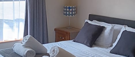 3 chambres, fer et planche à repasser, Wi-Fi, draps fournis