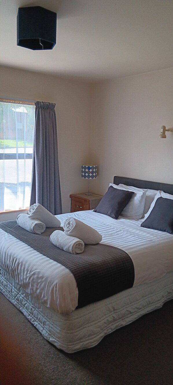 3 bedrooms, iron/ironing board, WiFi, bed sheets - 1 St James : Centrally located 3 bedroom holiday house in central Hanmer Springs (Hanmer Springs)