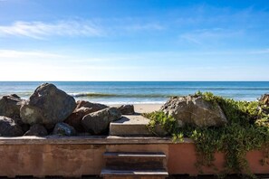 On the beach - Beachfront Rio Del Mar Home - 5 bedrooms! (Aptos)