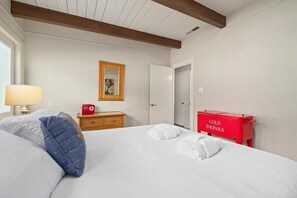 5 bedrooms, WiFi, bed sheets - Beachfront Rio Del Mar Home - 5 bedrooms! (Aptos)