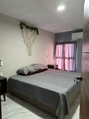 3 soverom, strykejern/-brett, wi-fi (inkludert) og sengetøy