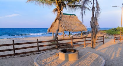 Amazing captivating Vila in national reserve park Jeanette Kawas