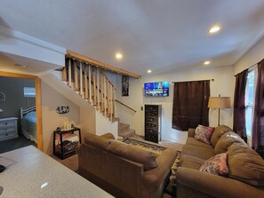 Interior - Cozy Cabin next to the Village, skiing and the Lake
Welcome to Marinara Bear 
 (Big Bear Lake)