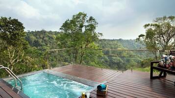 Honeymoon Villa | Hypo-allergenic bedding, minibar, in-room safe, desk