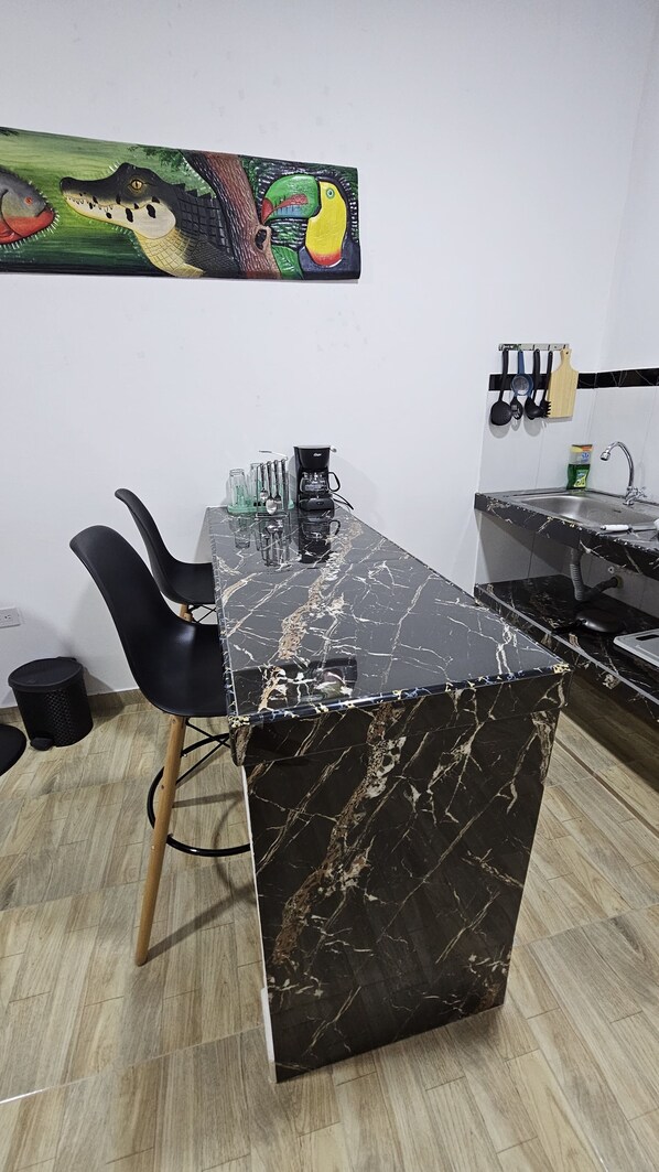 Dining - Amazon Minimalist (Leticia)