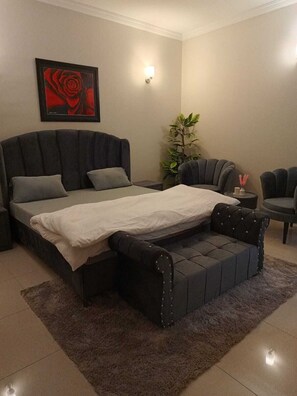 1 bedroom, WiFi, bed sheets - Serene Lodge (Islamabad)