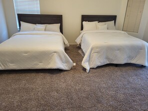 4 dormitorios, tabla de planchar con plancha, wifi gratis y ropa de cama
