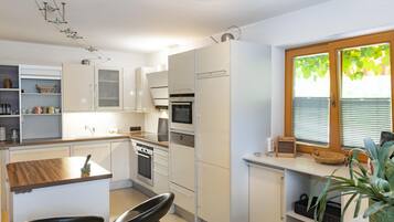 Réfrigérateur, four, plaque de cuisson, lave-vaisselle