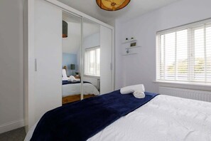 2 bedrooms, iron/ironing board, WiFi, bed sheets