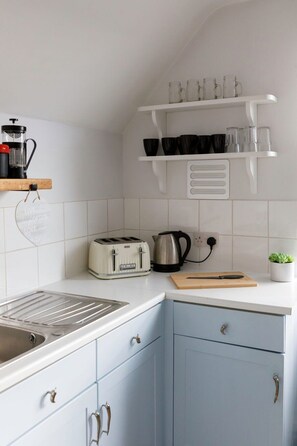 Fridge, microwave, oven, coffee/tea maker