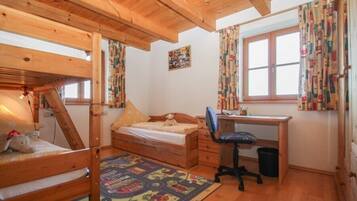 2 bedrooms, internet, bed sheets