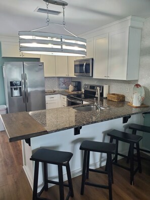 Fridge, microwave, oven, stovetop - Condo At Sand Dollar. Close to the beach, restaurants, and shops in Gulf Shores (Gulf Shores)