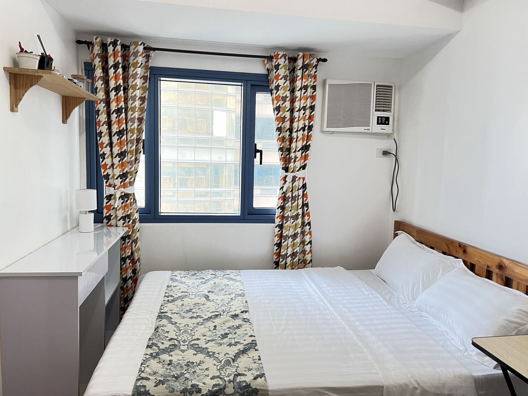 6 bedrooms, WiFi, bed sheets