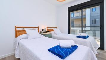 3 slaapkamers, een strijkplank/strijkijzer, wifi, beddengoed