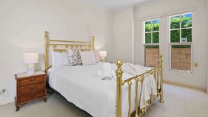 4 Schlafzimmer, Bügeleisen/Bügelbrett, Reisekinderbett, WLAN