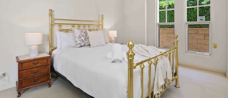 4 quartos, ferros/tábuas de passar roupa, Wi-Fi, roupa de cama