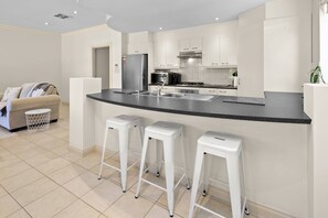 Fridge, microwave, oven, stovetop - Beaumont Bliss: 4BR/2.5BA Family Retreat (Beaumont)