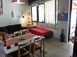 House, 2 Bedrooms, Smoking, Patio | Dining