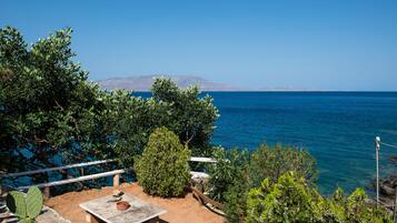 House, 2 Bedrooms, Smoking, Patio | Garden