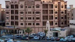 A multi-story hotel with a symmetrical facade, balconies on each floor, and a central entrance. - Karim Hotel Al Olya (Al Khobar)