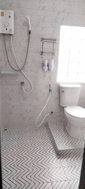 House | Bathroom | Shower - Habor House by Koh Larn Riviera (Koh Lan)
