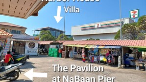 A street view with a 7-Eleven store, a green market stall, and a sign for 'Harbor House Villa'. - Habor House by Koh Larn Riviera (Koh Lan)