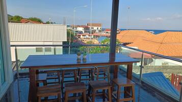 House | Terrace/patio