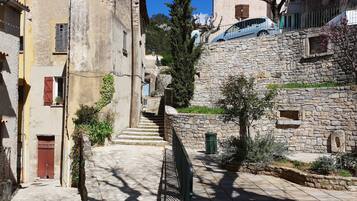 Enceinte de lâhĂ©bergement