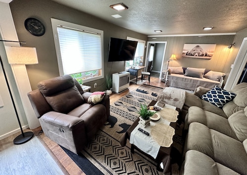 Big Bear: Spacious 4-Bedroom Near the Ocean