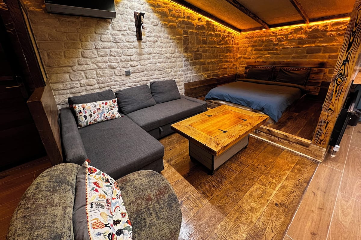 BAHCE KULUBELER | Coin séjour | Télévision à écran plasma de 108 pouces avec chaßnes par satellite