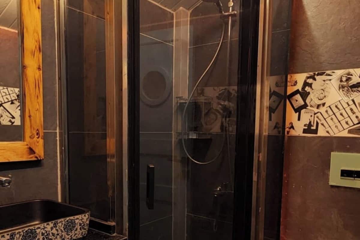 FLAT KULUBELER | Bilik Mandi | Tab mandi berpancutan, pengering rambut, tuala disediakan, sabun