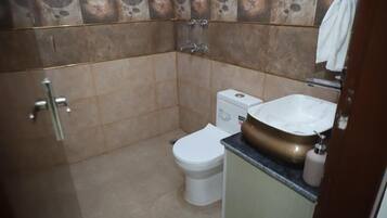 Deluxe Double Room | Bathroom | Slippers