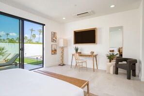 6 habitaciones, escritorio y tabla de planchar con plancha