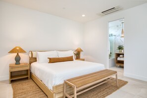 6 bedrooms, desk, iron/ironing board, travel crib
