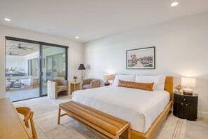 7 chambres, bureau, fer et planche à repasser, lit parapluie