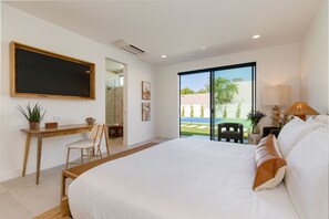 6 habitaciones, escritorio y tabla de planchar con plancha
