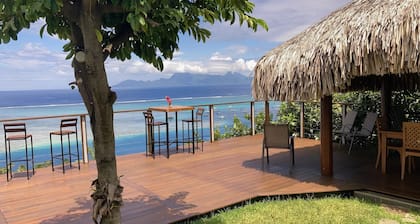 Confortable and cozy Tahiti lagoon view villa with full panoramic view on Moorea