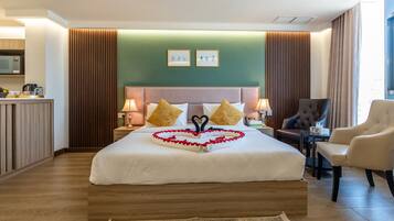 Junior enkelrum | Värdeförvaringsskåp på rummet, mörkläggningsgardiner och ljudisolering