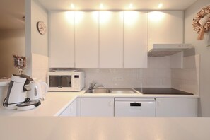 Microondas, horno, parrilla de estufa y lavavajillas 