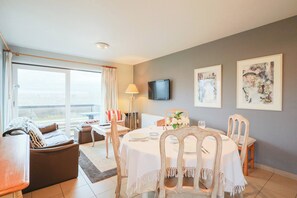 Dining - Apartment in Belgium near Coastal Charm (Oostduinkerke)