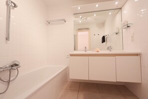 Bathroom - Apartment in Koksijde near the Beach (Oostduinkerke)