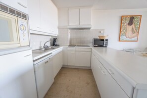 Microwave, stovetop, dishwasher, coffee/tea maker