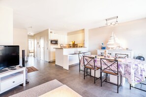 Dining - Apartment by the Coast with Sunny Terrace (Oostduinkerke)