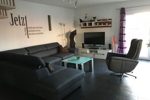 Smart-TV, Kamin, DVD-Player